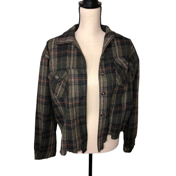 POL Plaid Button Up Jacket Size M Frayed Distressed Hem Green Flannel Pockets - Picture 2 of 10